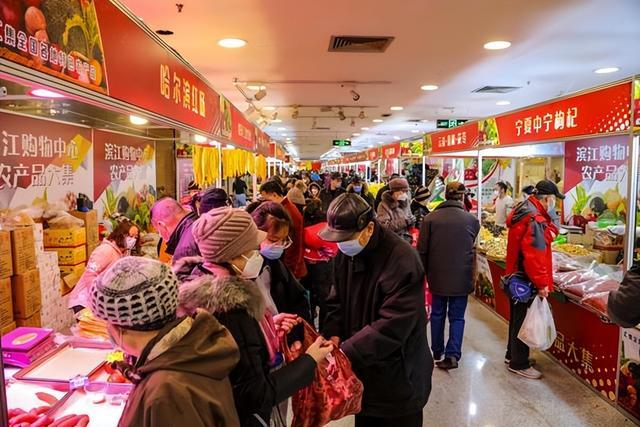 小百货菜批发市场，繁荣的商贸景象与多元的经济活力